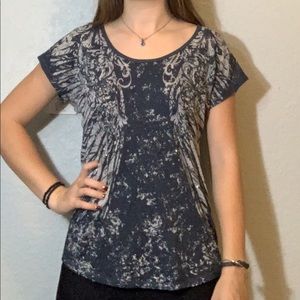 Rinestoned good conditioned t-shirt